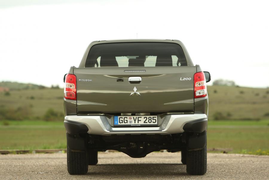  Mitsubishi L200 Double Cab 2015 года  (фото 13 из 29)